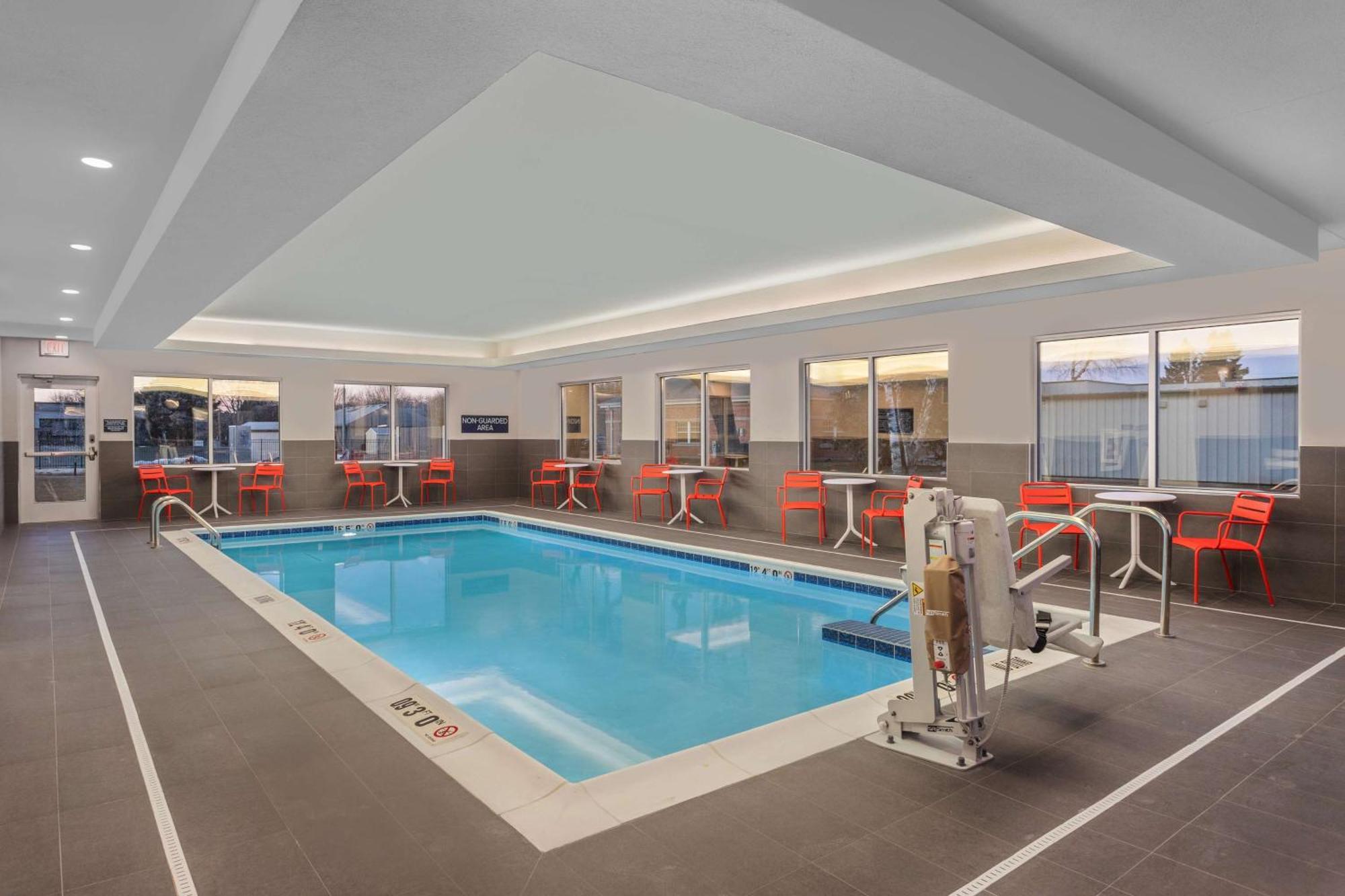 Tru By Hilton Janesville Exteriör bild